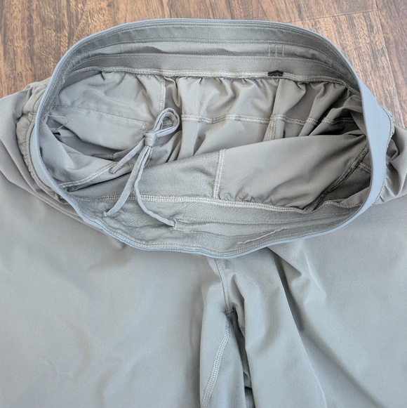 Lululemon L Men's Gray Athletic Shorts - Picture 3 of 5